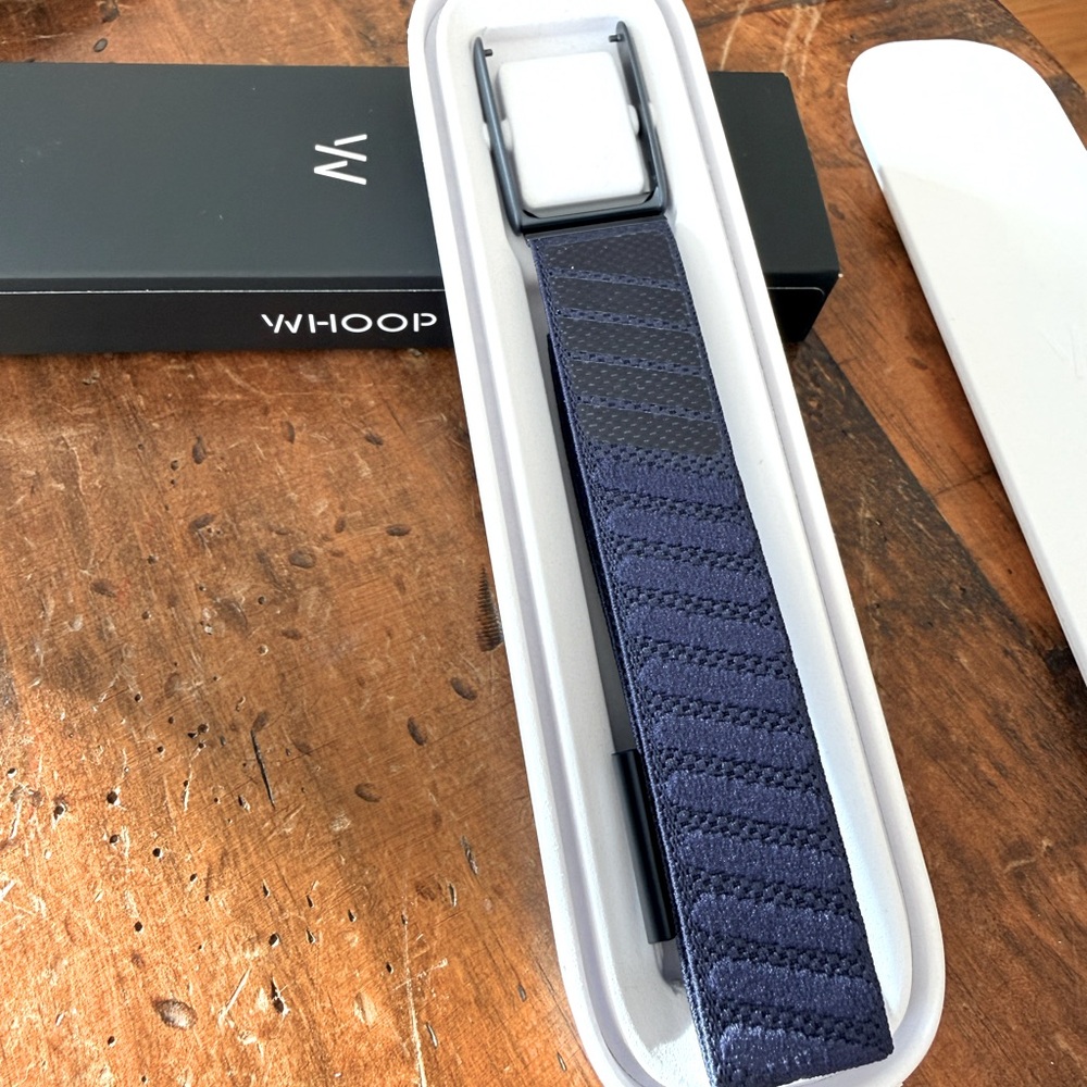 Whoop 5.0 superknit band in midnight (navy). Brand new!